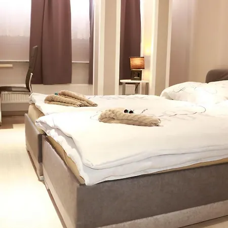 Amaya Berlin
